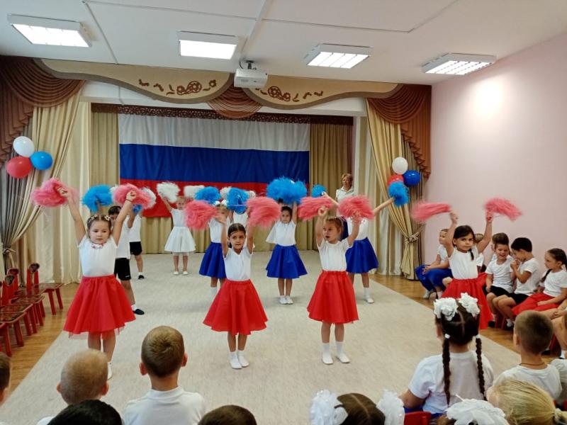 Праздничное музыкальное мероприятие "День флага"